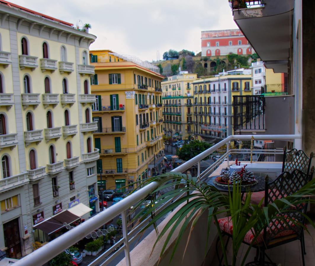 Well Come - Palazzo Reale Hotel Napoli Ngoại thất bức ảnh