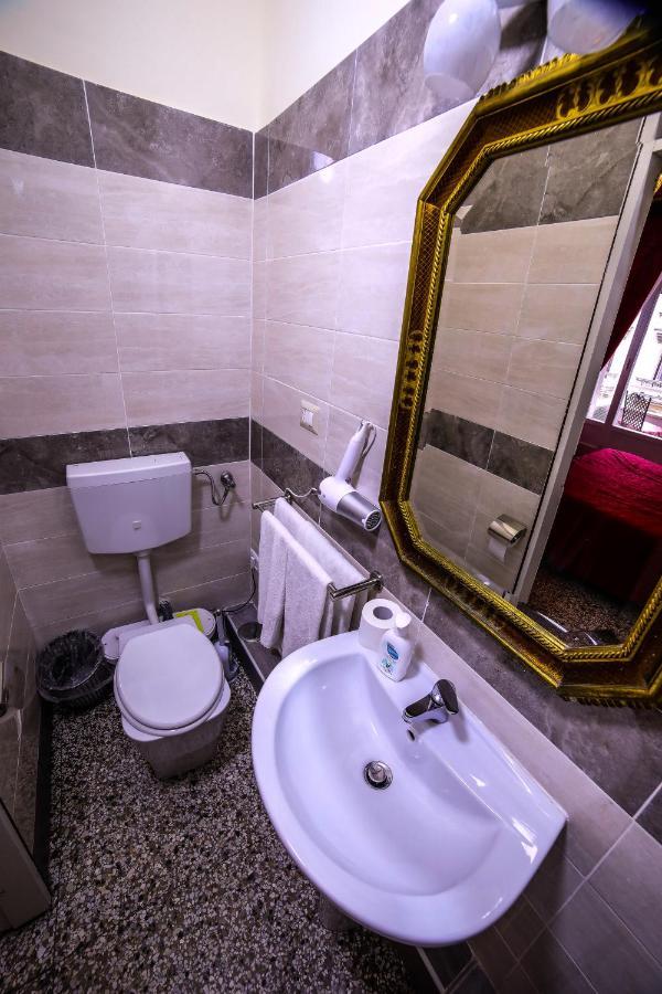 Well Come - Palazzo Reale Hotel Napoli Ngoại thất bức ảnh