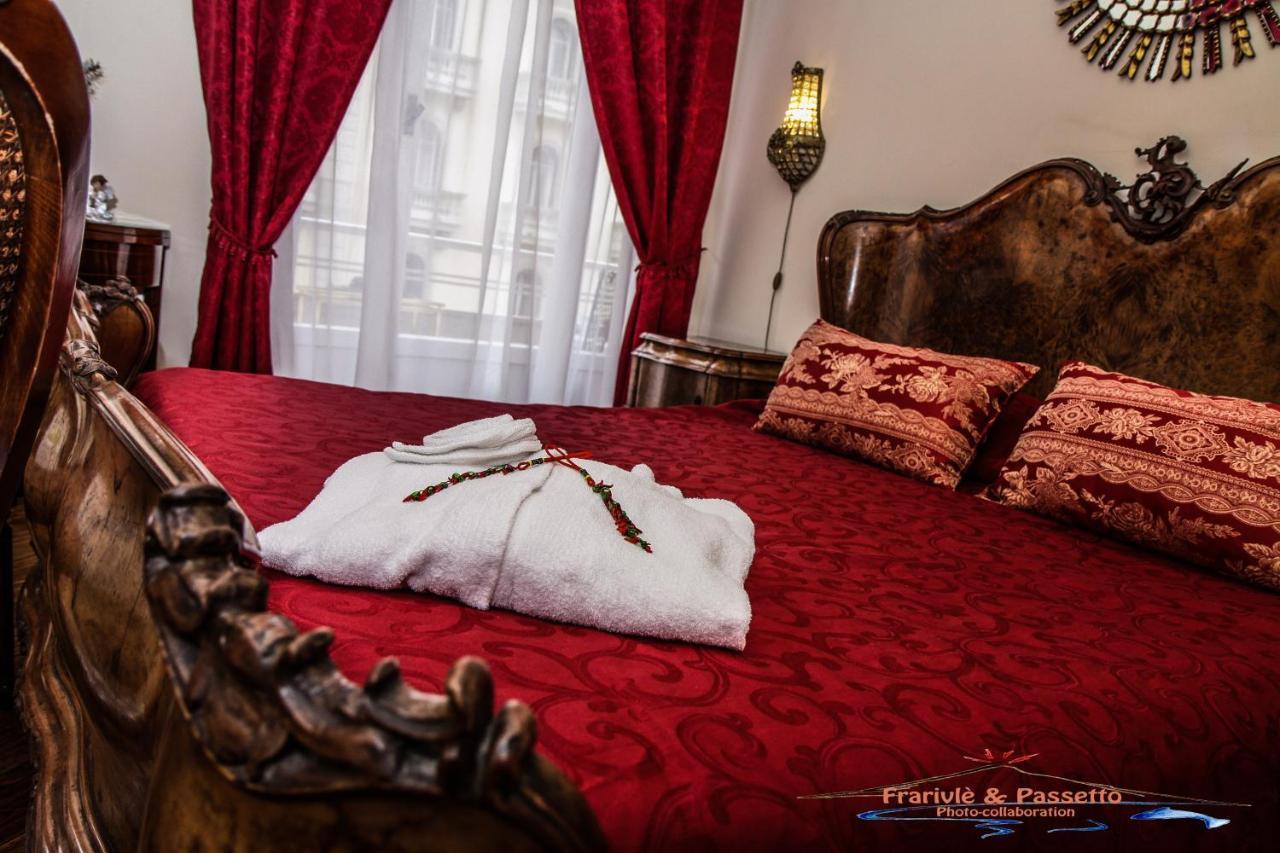 Well Come - Palazzo Reale Hotel Napoli Ngoại thất bức ảnh